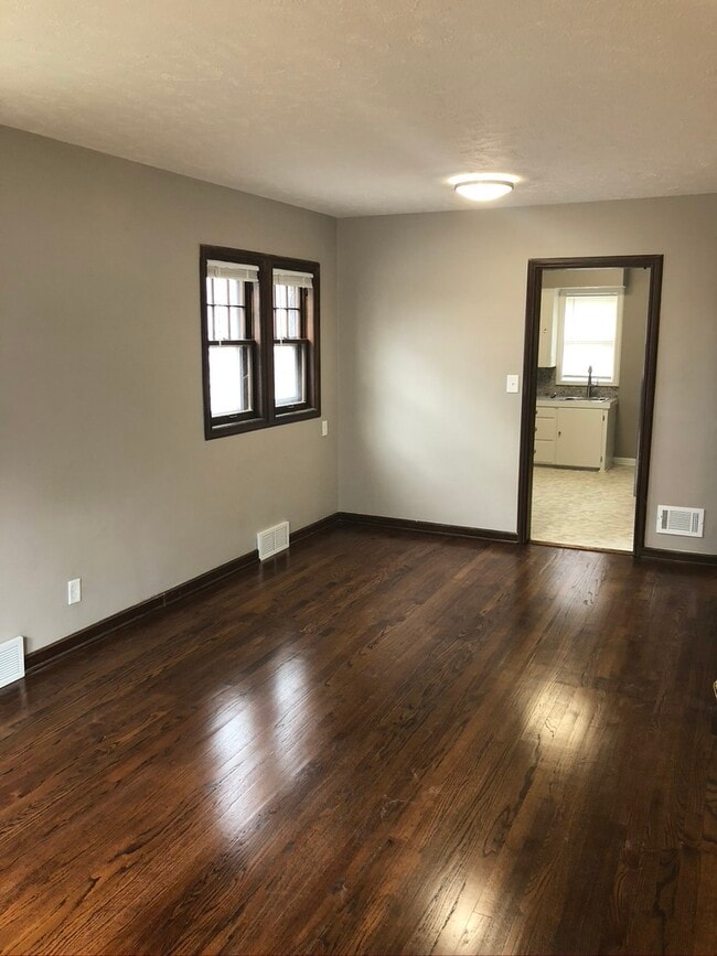 Photo - 4936 Woolworth Ave