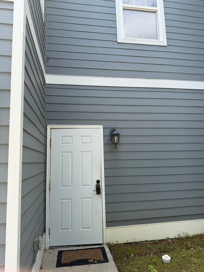 Photo - 1/1 APARTMENT BY DOAK CAMPBELL WITH SMALL YARD Unit 394-PRI-APT