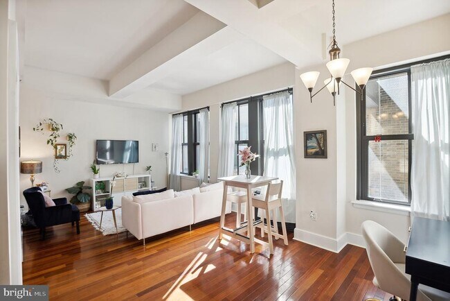 Photo - 1500 Chestnut St Unit 16I