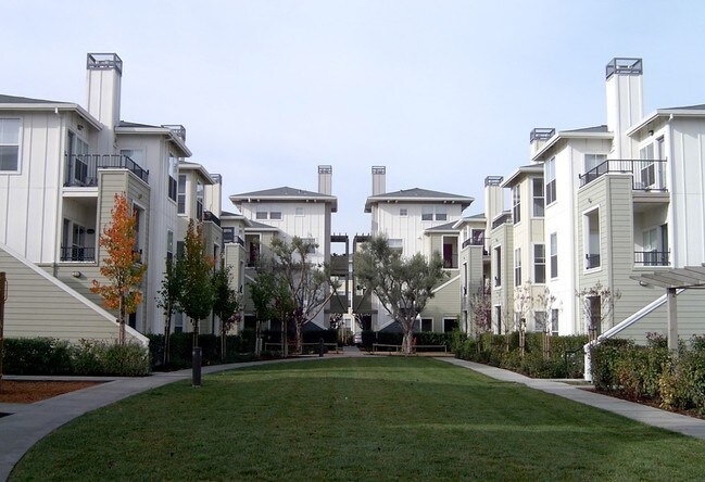 Photo - Italian Gardens Apartments