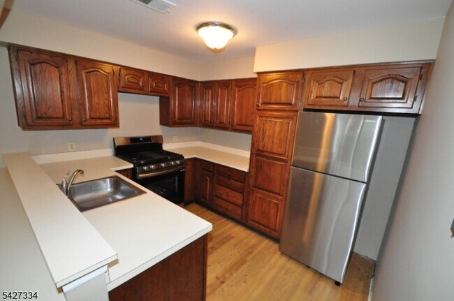 Photo - 352 Greenbriar Dr Unit 4