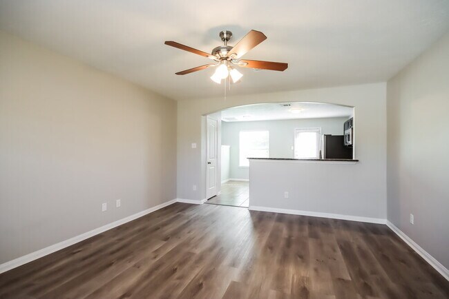 Photo - 261 Kellyn Ct