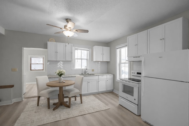 Photo - 509 W Baker St