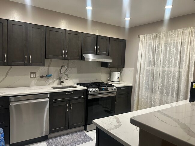 Photo - 1008 Travis Ln