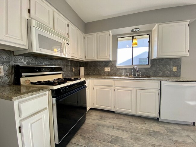 Photo - Gorgeous 3 bed 2 bath Single Story Home in Austin!!!