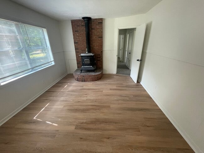 Photo - 1405 Dianne Dr