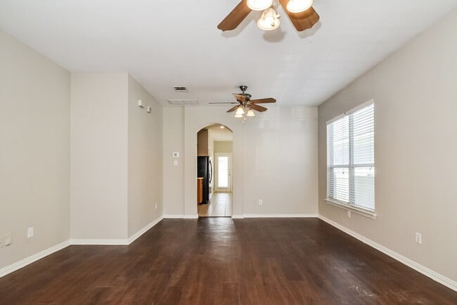 Photo - 1116 Oakcrest Dr