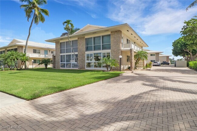 Photo - 2500 Gulf Shore Blvd N Unidad S10