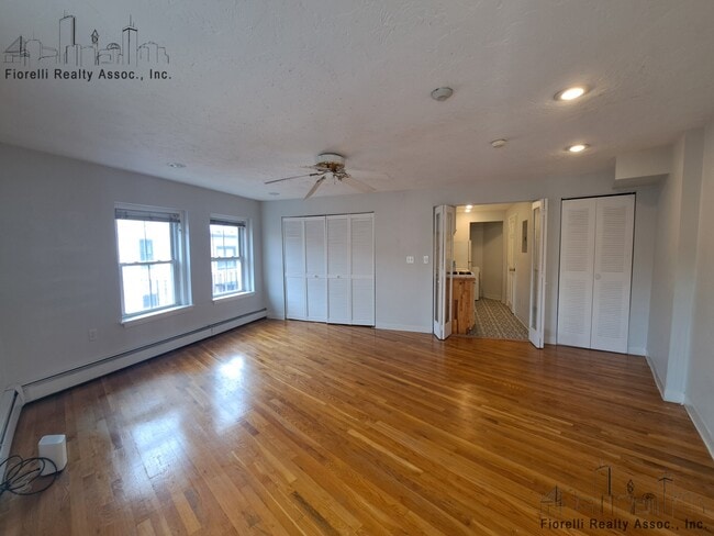 Building Photo - 21A Moon St Unit 1