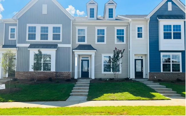 Building Photo - 15620 Country House St