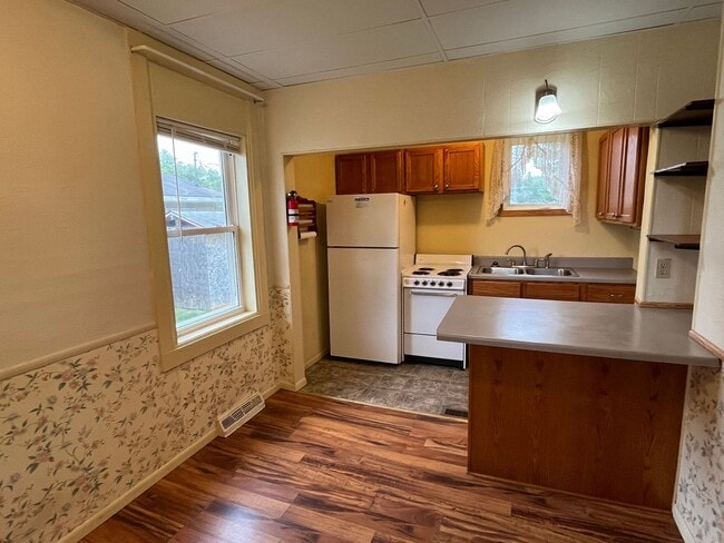 Photo - 106 E 4th St Unit 106 1/2