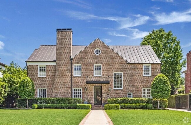 Building Photo - 3003 Chevy Chase Dr Rental