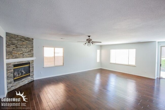 Photo - Stylish 5Bdm 4.5Ba Home in Las Vegas.