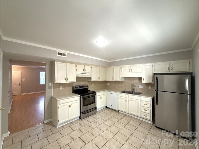 11016 Hunter Trail Ln