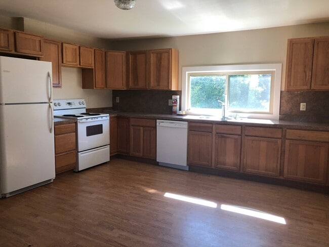Photo - 922 Willow Creek Rd