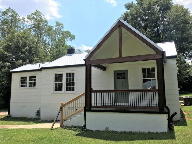 Building Photo - 135 Sunset Dr Unit Sunset Dr 135