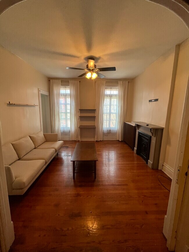 118 4th St Unit Brownstone apt top floor