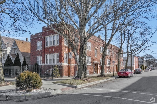 Building Photo - 4156 W Belden Ave Rental