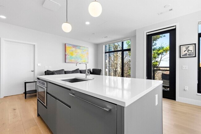 191 Washington St Unit 525