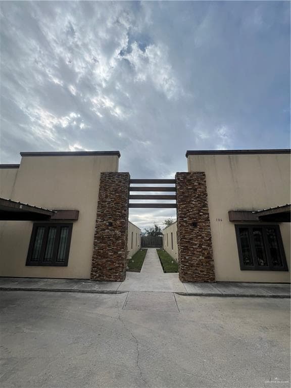 Building Photo - 14 Teak Dr