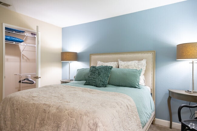1BR, 1BA - 692SF