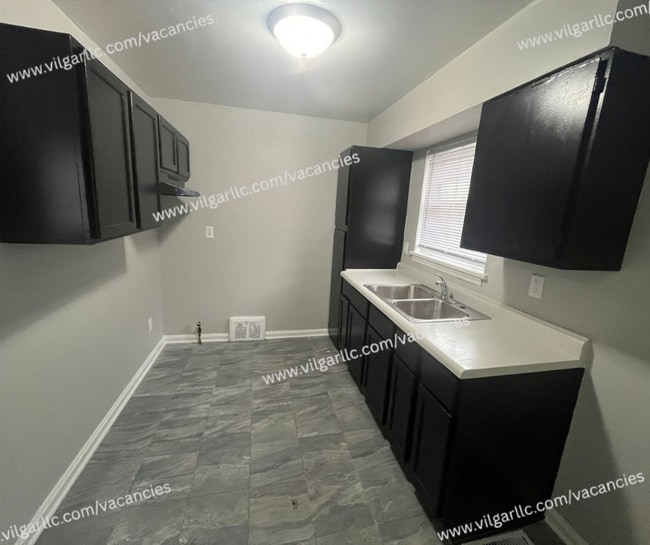 Photo - Spacious & Updated 2 large bedrooms & 2 fu...