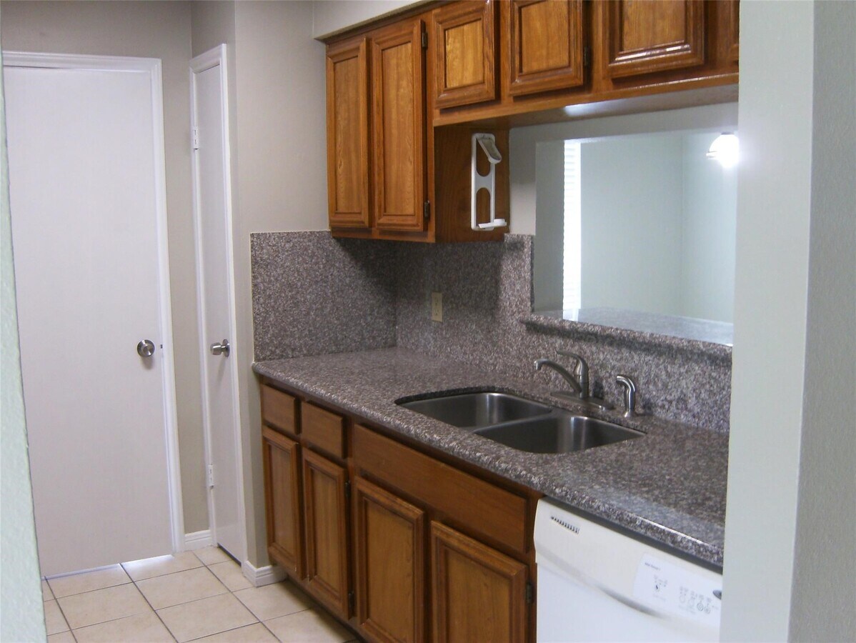 Photo - 1714 Rebecca Ln