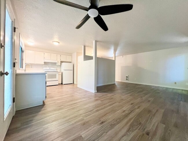 Photo - Charming Updated 2 Bed/1 Bath Condo in Tranquil Lake Oswego! Unit 6951