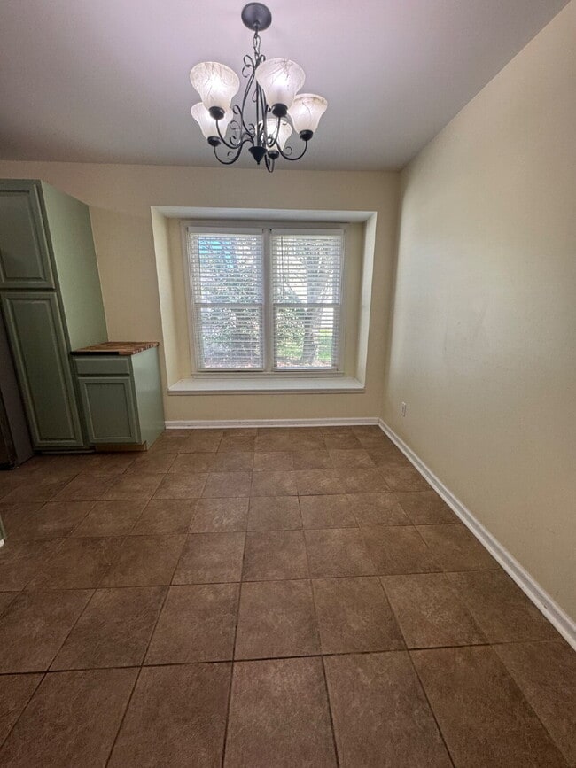 Building Photo - "Charming 3-Bedroom Retreat with Fireplace & Hardwood Floors in Fletcher, NC"