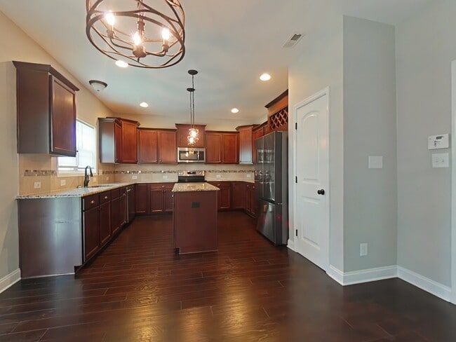 Photo - 171 Tellmont St