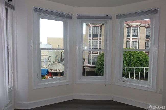 Photo - 3315 Steiner St