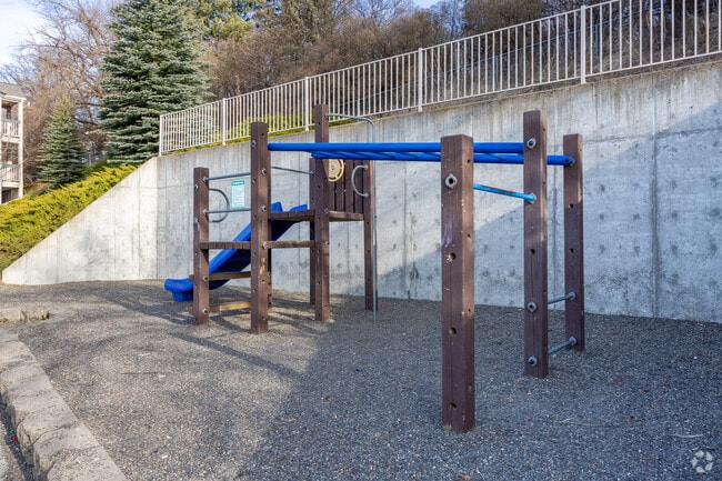 Photo - OUTLOOK APTS