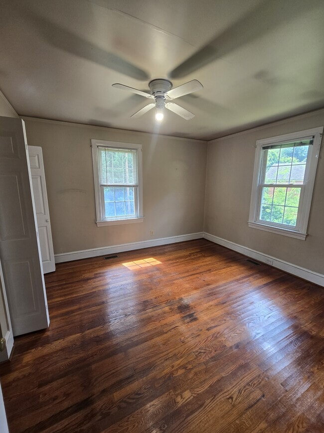 Photo - 403 Durst Ave W
