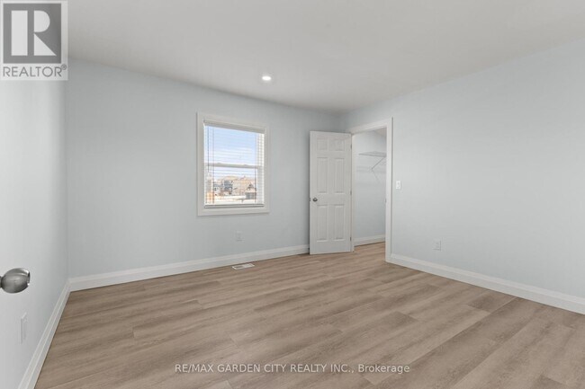 Photo - 11582 Beach Road East