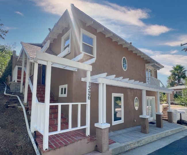 Building Photo - Coveted South Redlands 2 bedroom, 2-bathroom bungalow home.