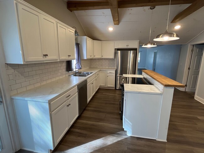 Photo - Charming, Spacious 3 bedroom 2 bath