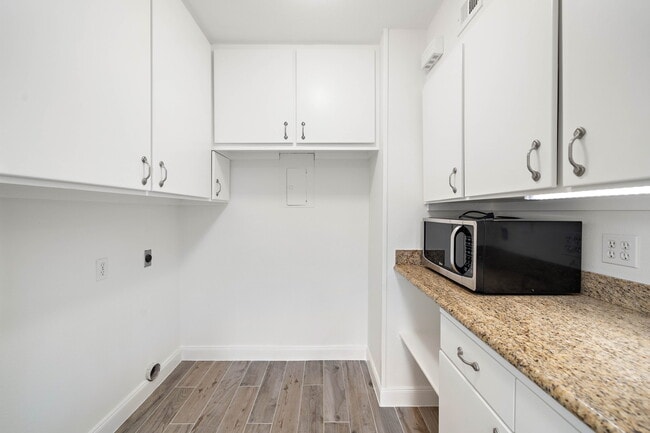 Photo - 6434 Burgoyne Rd