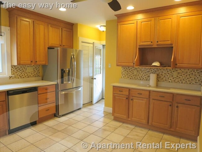 Building Photo - 1098 Fellsway Rental