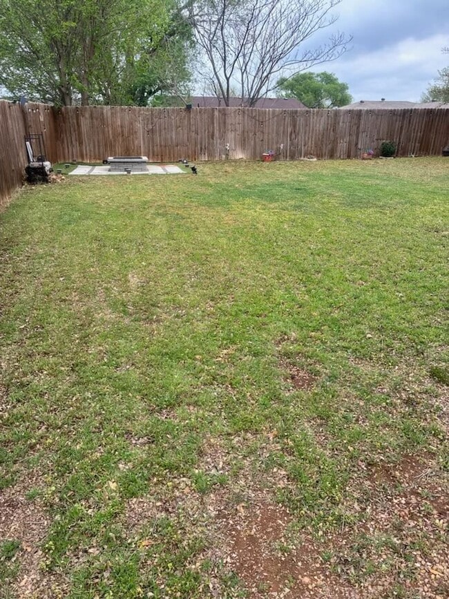 Photo - 811 Huddleston Dr