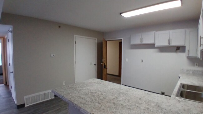 Photo - 60 Miller Ave SW