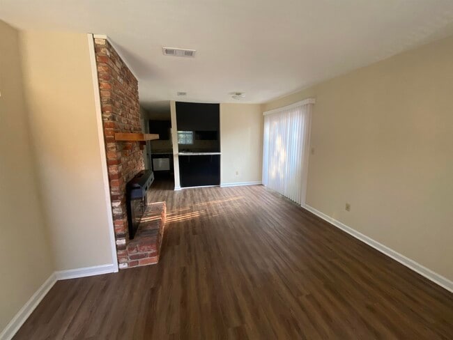 Photo - 1403 McCauley Rd