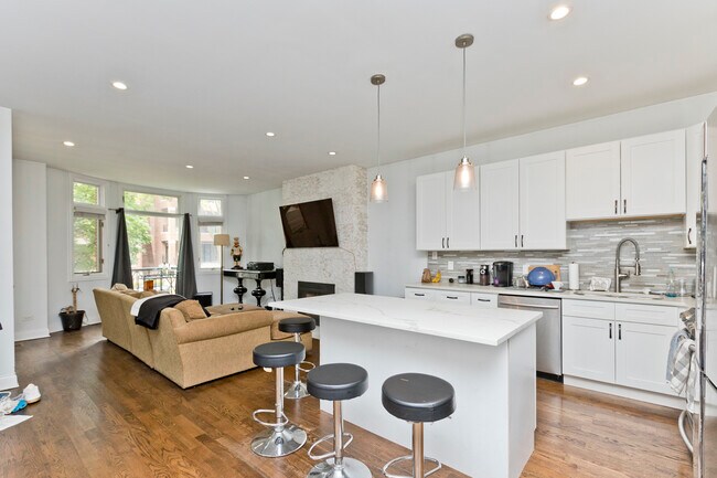 Photo - 857 W Wrightwood Ave Unidad 1