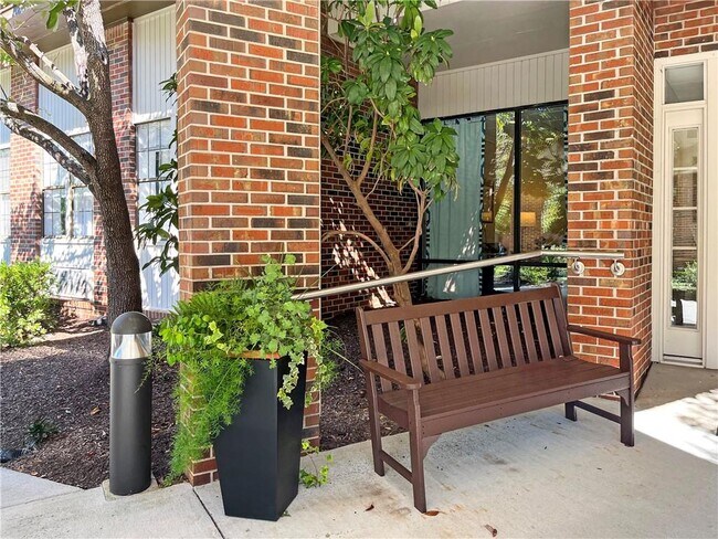 Photo - 475 Mount Vernon Hwy NE Unidad C229