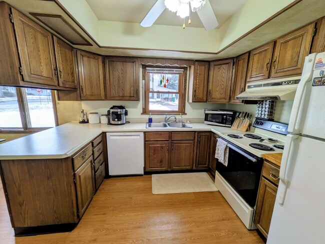 Photo - 125 W Saint Marie St