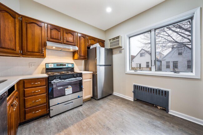 Photo - 98 W 30th St