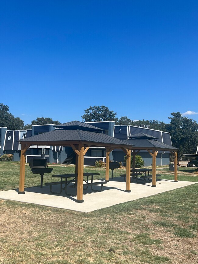 Parc Lake / Bay Shore Village Apartments Lewisville, TX