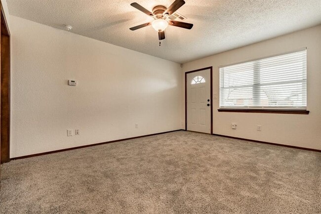 Photo - 722 W Perry Dr