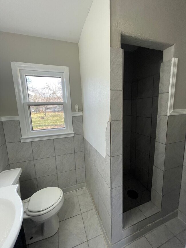 2 bed, 1 bath home for rent in Waterloo Rental House Rental in