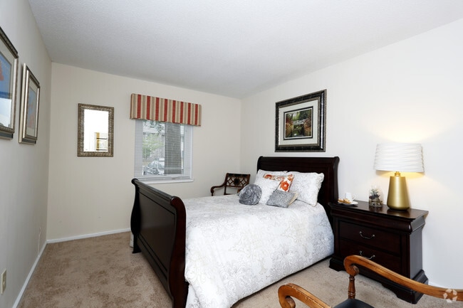 Photo - Sawbranch Apartments