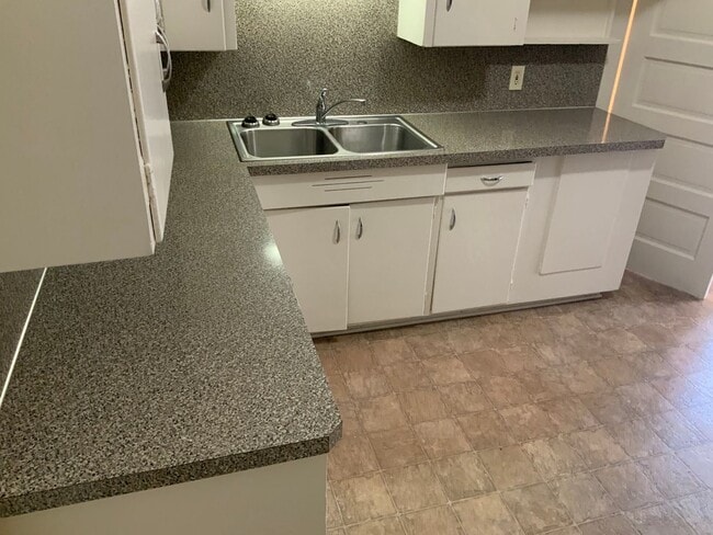 Photo - 2 Bedroom Unit in Triplex Near Downtown and Campus Unit 1645 Mill St. #1